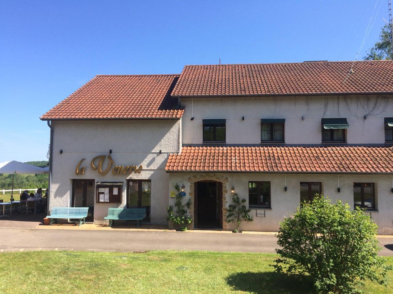 Hotel La Venerie Virton Bagian luar foto
